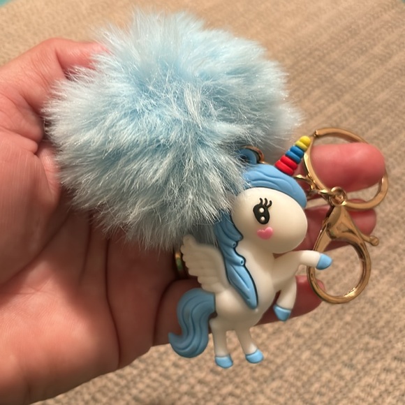 UNICORN KEYCHAIN ๐ (1 PIECE) - Picture 7 of 16